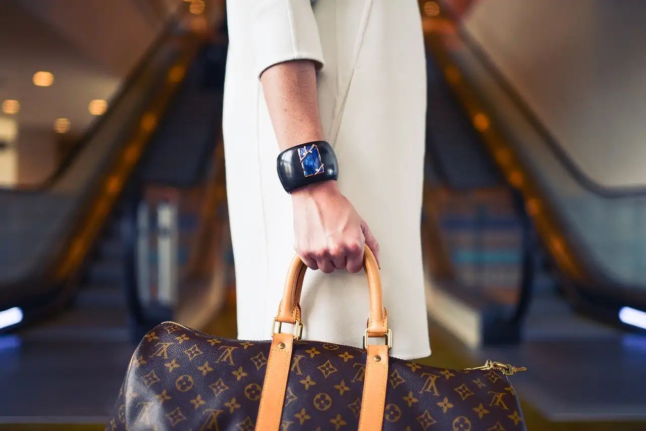 Accessoires Louis Vuitton : la sélection luxe incontournable