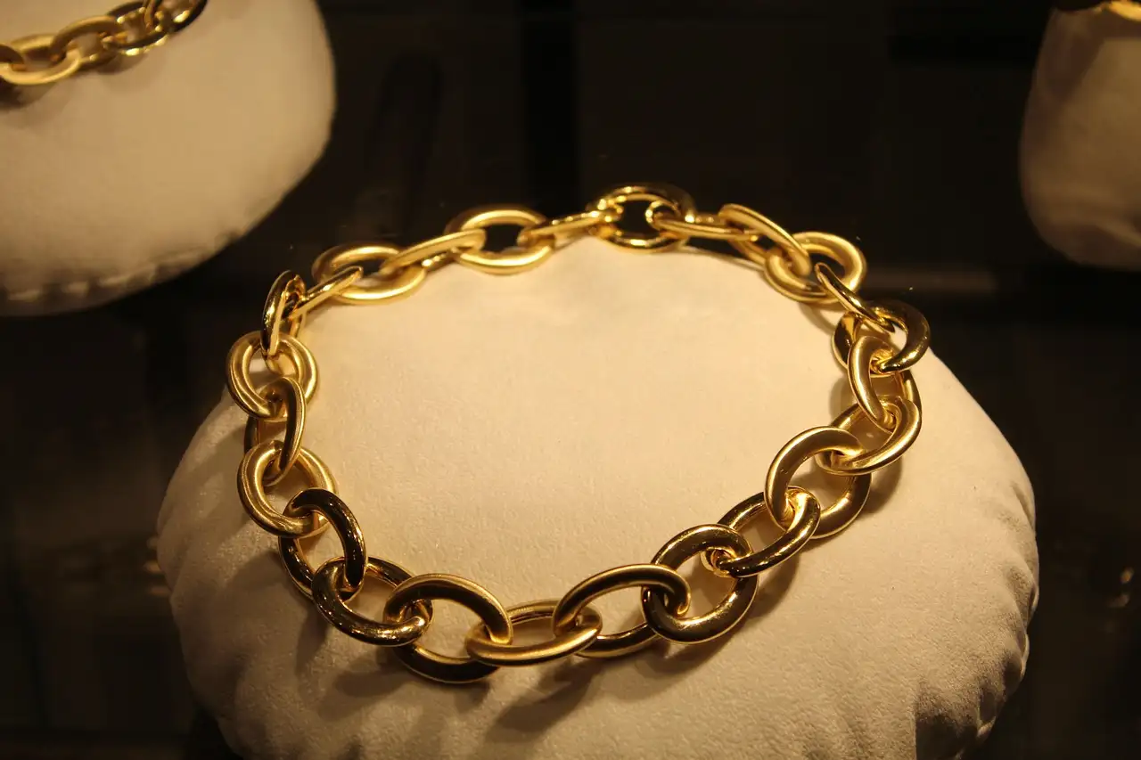 Collier Or Femme : Tendances Élégantes et Derniers Modèles