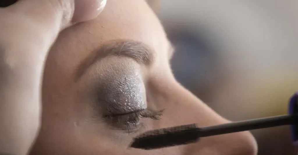 Maquillage Yeux : Conseils et Techniques pour un Regard