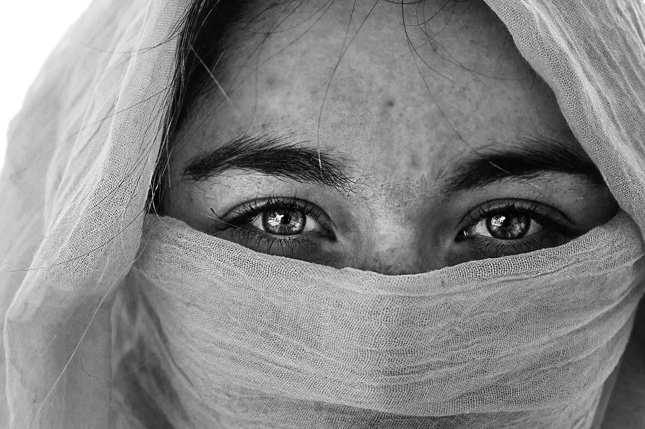 RevitaLash Sourcils : Guide complet pour des sourcils plus épais