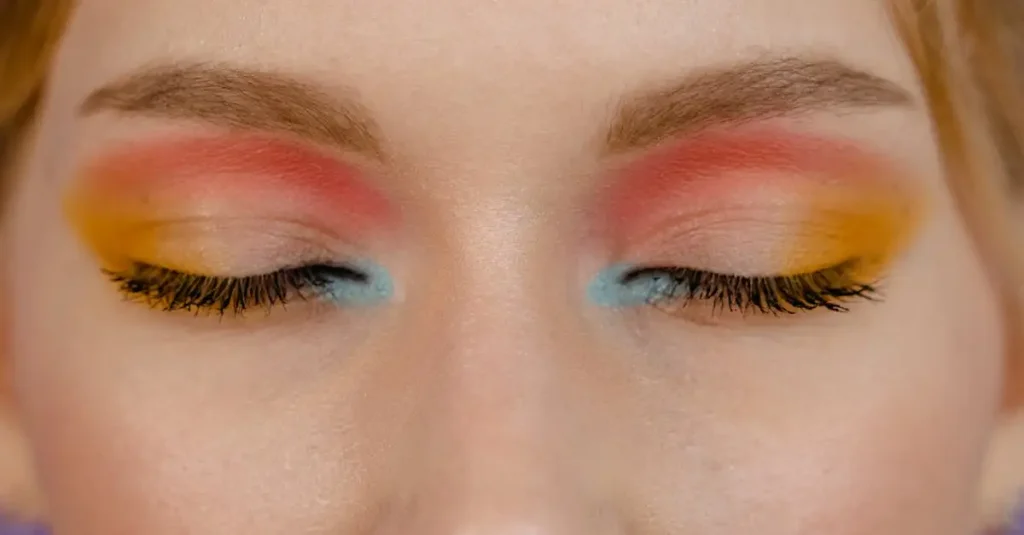 Maquillage Yeux Bleus : Conseils et Tutoriels Simples